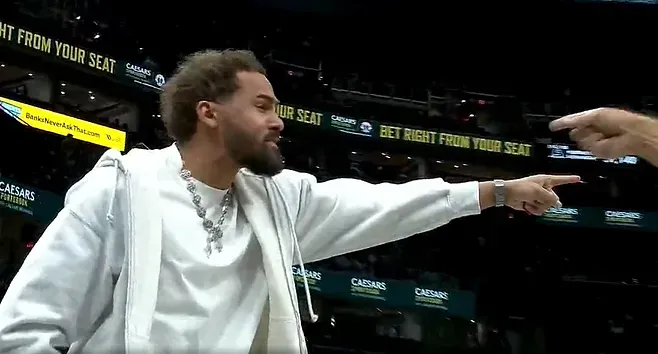 九游体育-特雷-杨更推致歉：别指望我还能被驱逐多少次，华盛顿球迷们