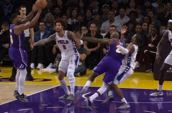 九游体育-维持原判！马克西卡位拽倒詹姆斯个人5犯 76人挑战失败